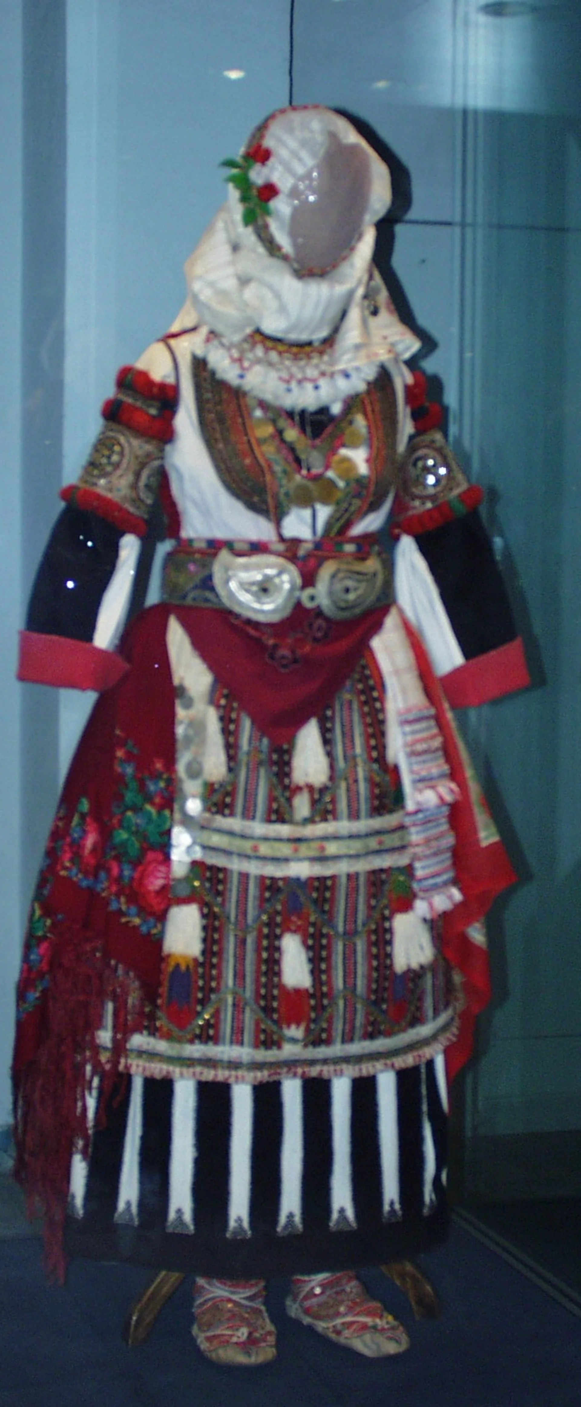 Женска празнична носија, почеток на 20 век, Скопска Блатија