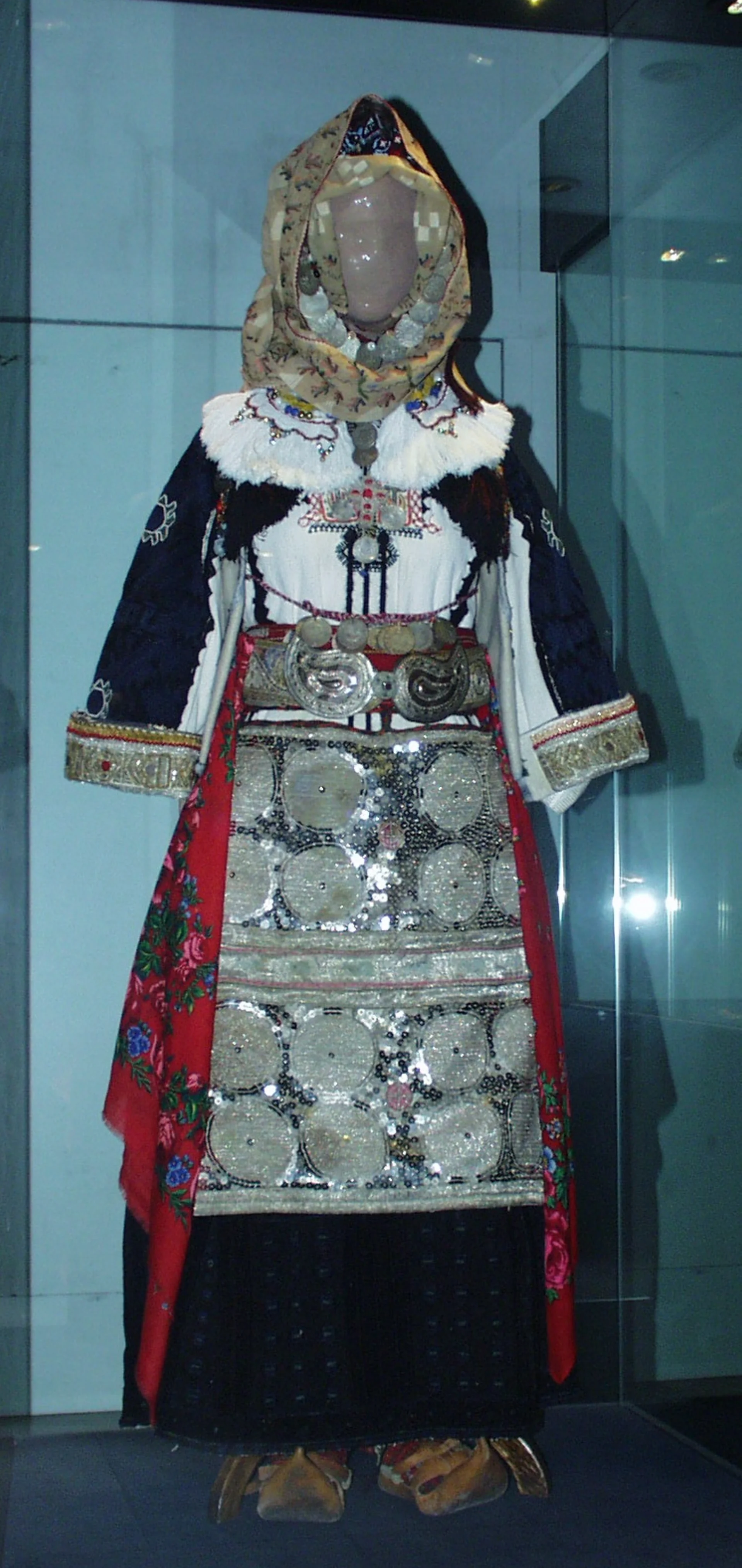 Женска празнична носија, почеток на 20 век, Скопска Црна Гора